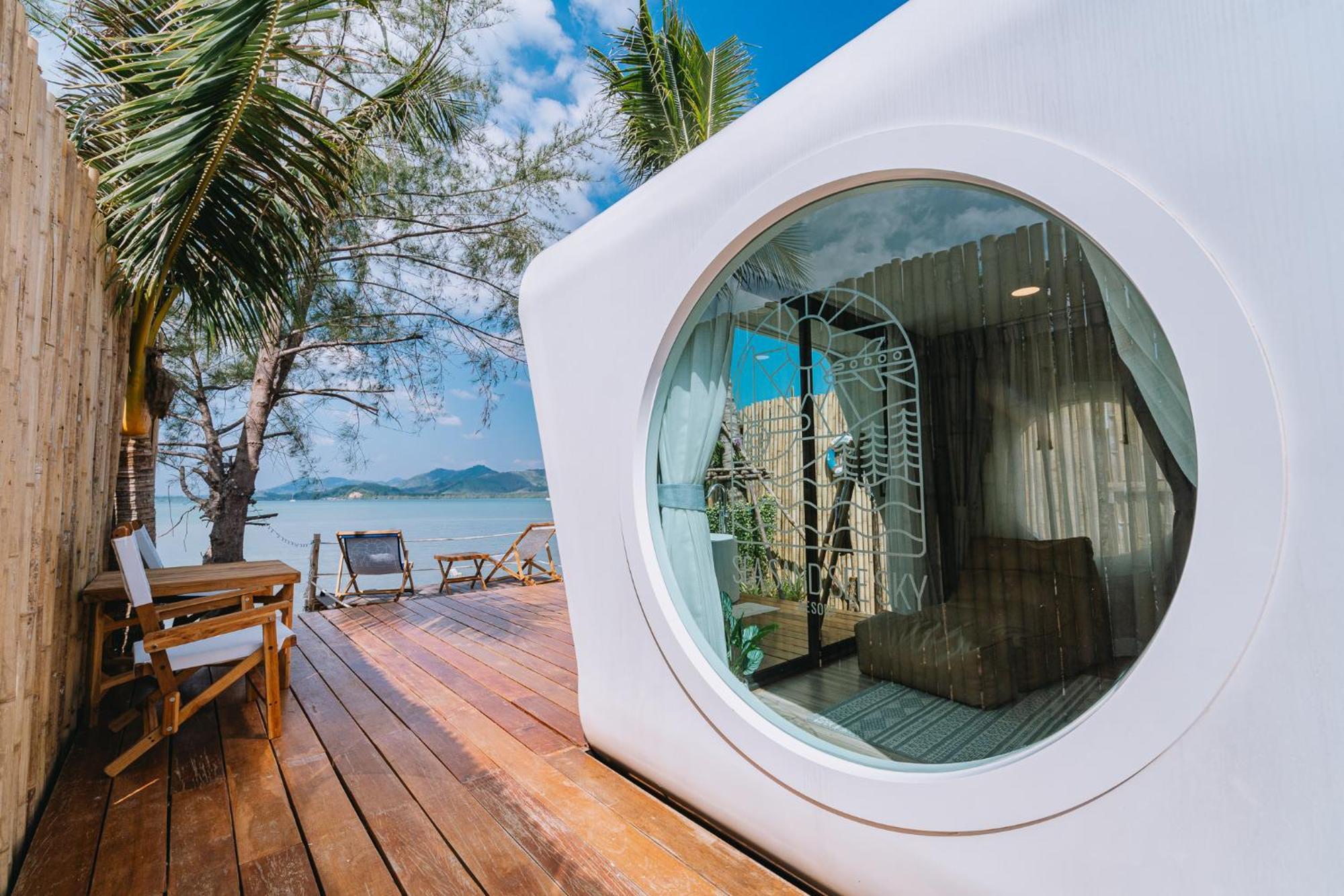 Sea Sand See Sky Beach Front Resort Phuket ภายนอก รูปภาพ